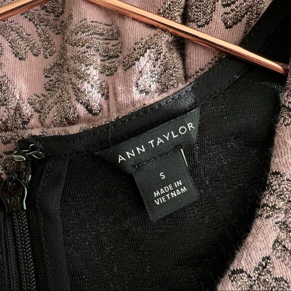 Ann Taylor pink gold metallic floral jacquard sleeveless peplum tank top - Picture 4 of 5